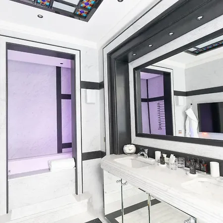 Отель Grand Principe Di Piemonte 5*